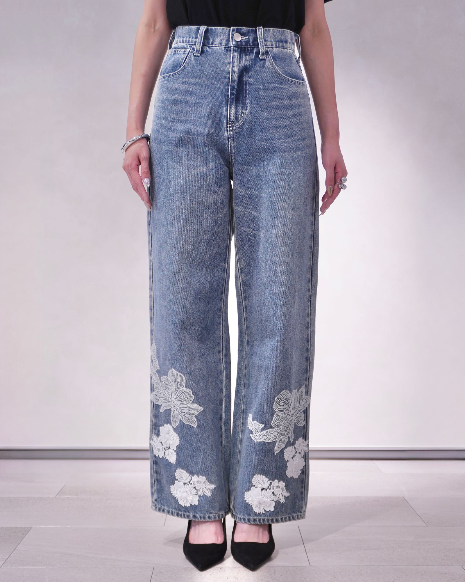 レース ストレートデニムパンツ (ライトブルー) lace embellished hem straight denim PT (Lblue) /  26SS