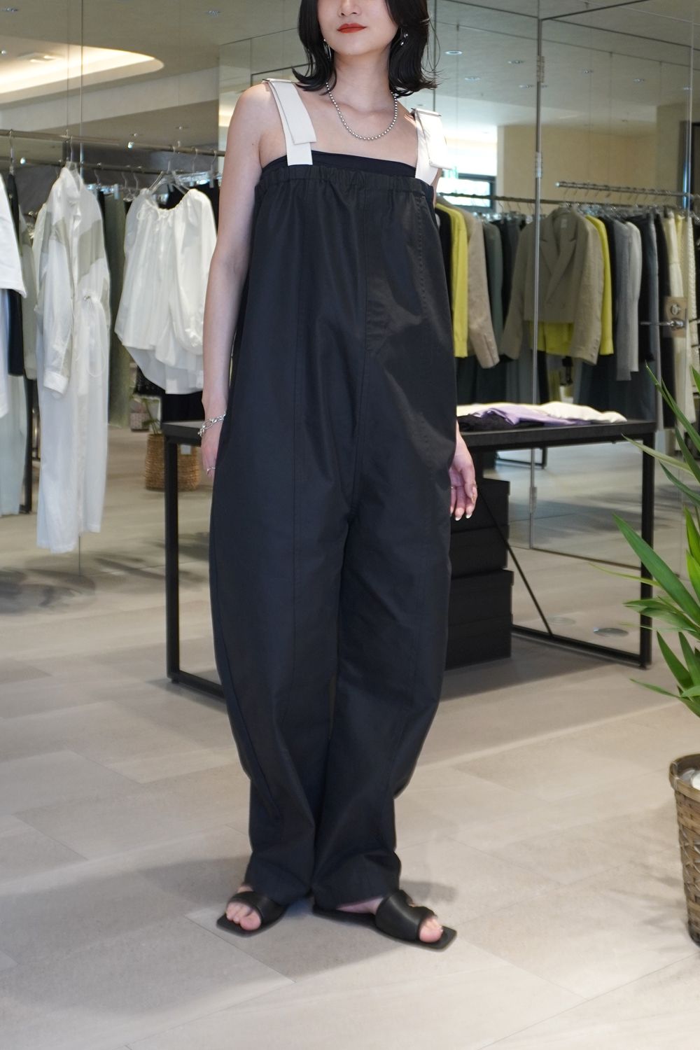 CURB SILHOUETTE OVERALL / カーブシルエットタフタサロペット (ブラック)