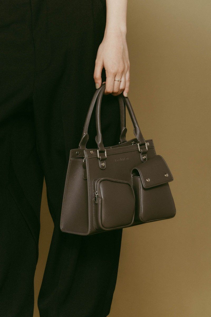 multi pocket hand bag / マルチポケットハンドバッグ (チャコール)