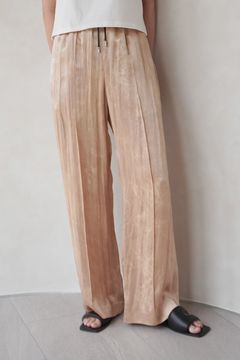 SATIN PRINT RELAX PANTS / プリントサテンリラックスパンツリラックスパンツ (ピンクベージュ)