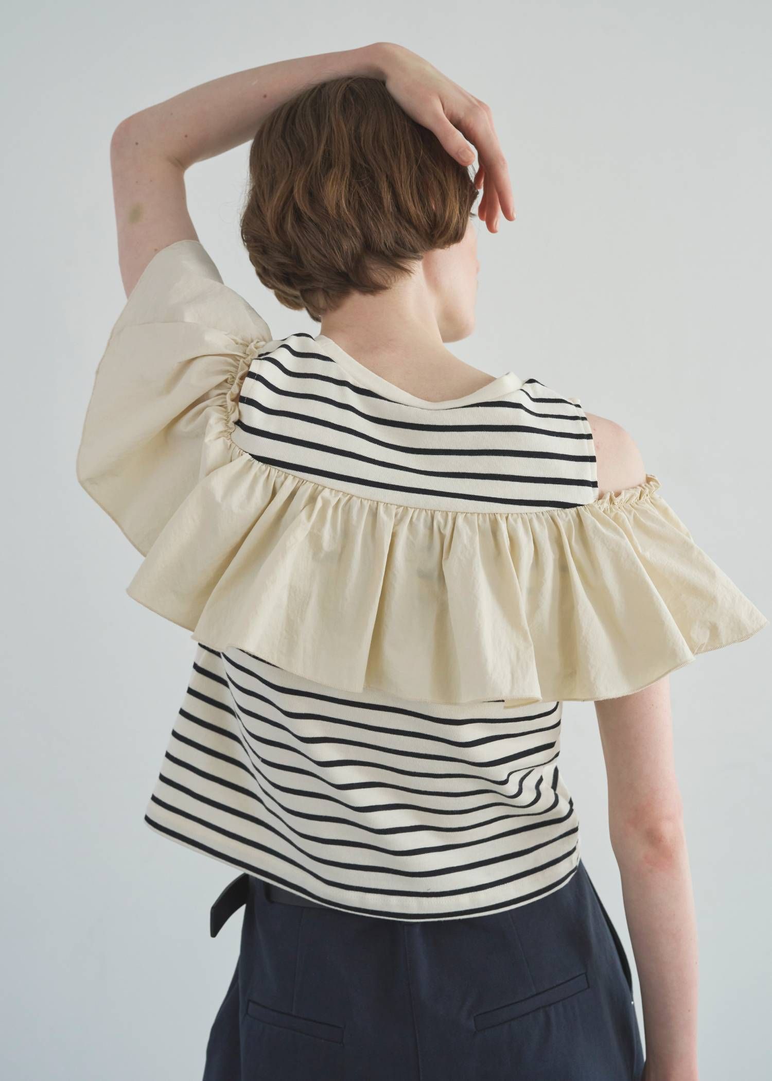 ショルダーフリル ボーダートップス (アイボリー) convertible shoulder frill border tops (Ivory) /  26SS