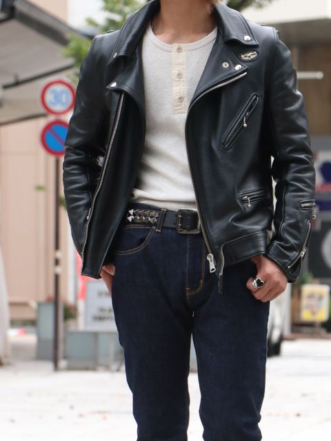 『間違い無し!』冬のスタンダードLewis Leathers スタイル