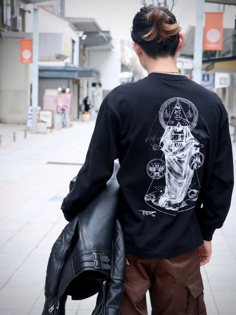 ミリタリーでありながらイージー仕様を取り入れた革ジャンスタイル