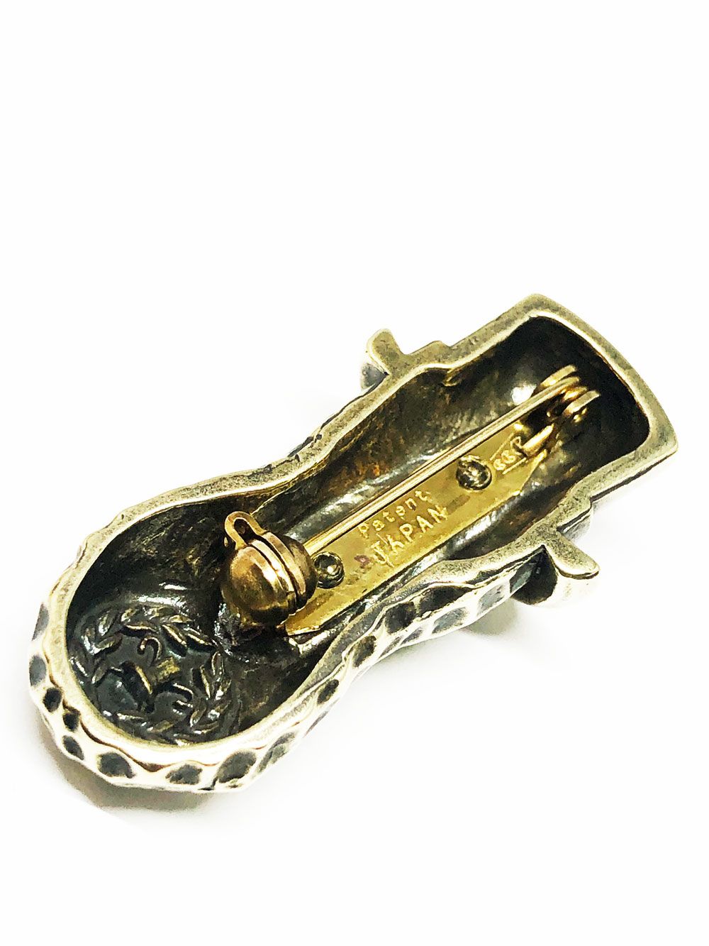 PEANUTS BADGE (BRASS)