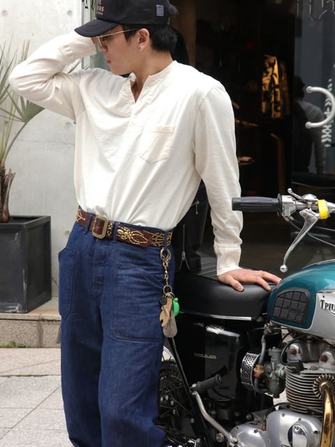 レザー×デニム×スタッズベルト