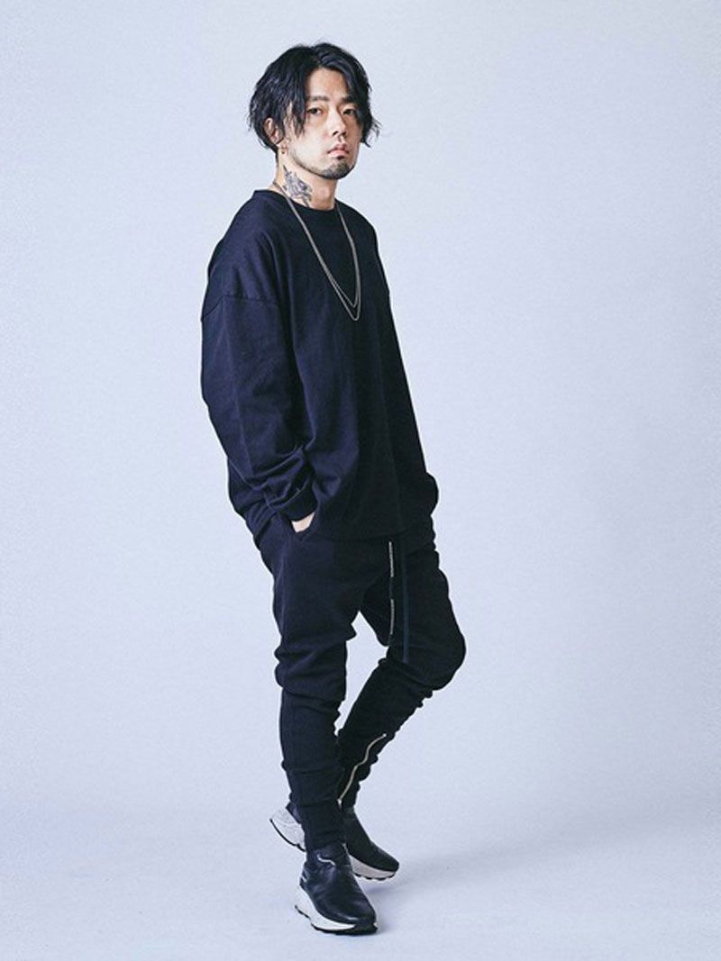 ローズ&スカル オーバーサイズ ロングスリーブTシャツ (ブラック) / ROSE&SKULL OVERSIZED LONG SLEEVE TEE (BLACK)