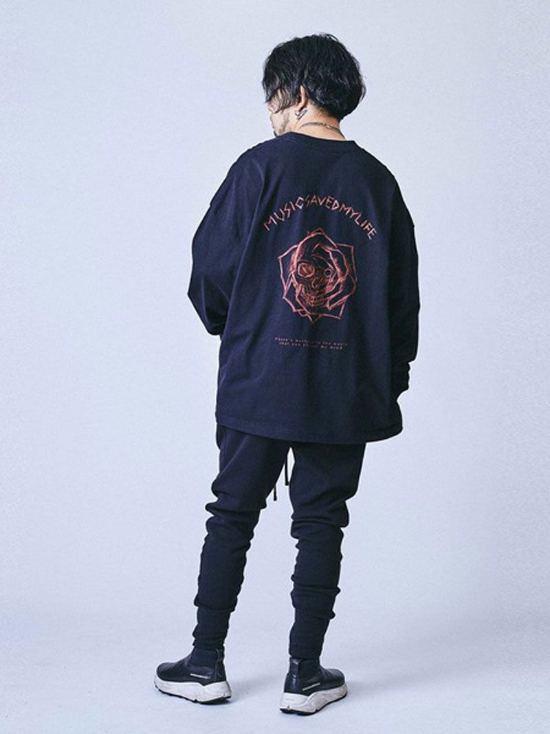 ローズ&スカル オーバーサイズ ロングスリーブTシャツ (ブラック) / ROSE&SKULL OVERSIZED LONG SLEEVE TEE (BLACK)
