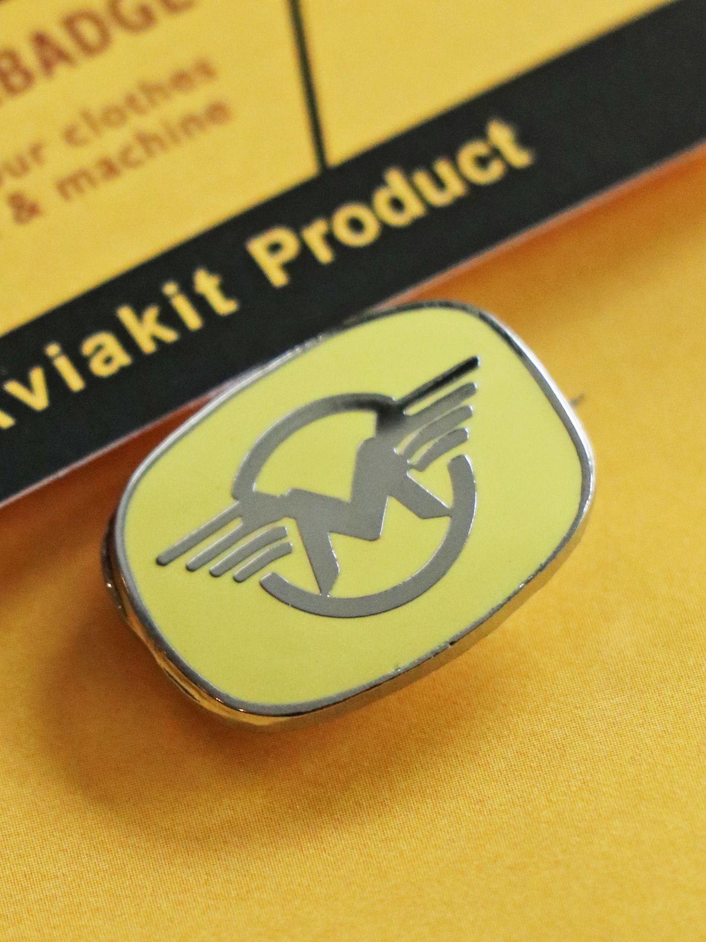 "MATCHLESS M" BADGE