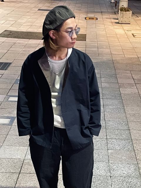 シンプルなアイテムもシルエットで遊ぶ