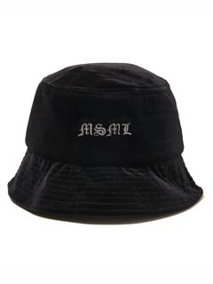意外とアリなパーカー×スラックス