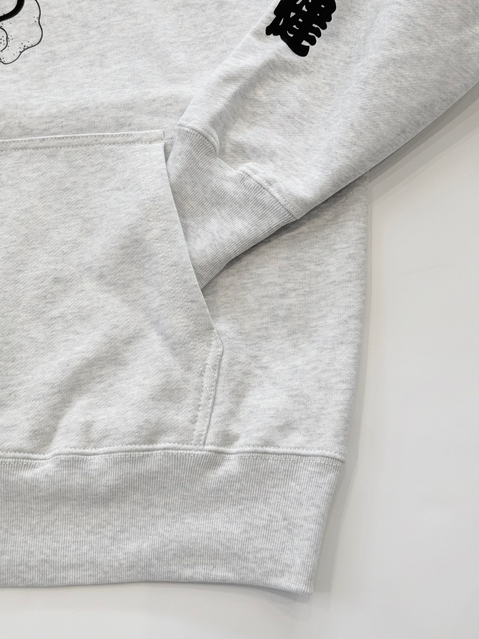 PULLOVER HOODIE "がまん"(ASH GRAY) SKANDA 26TH DESIGN by江戸文身道場 彫健