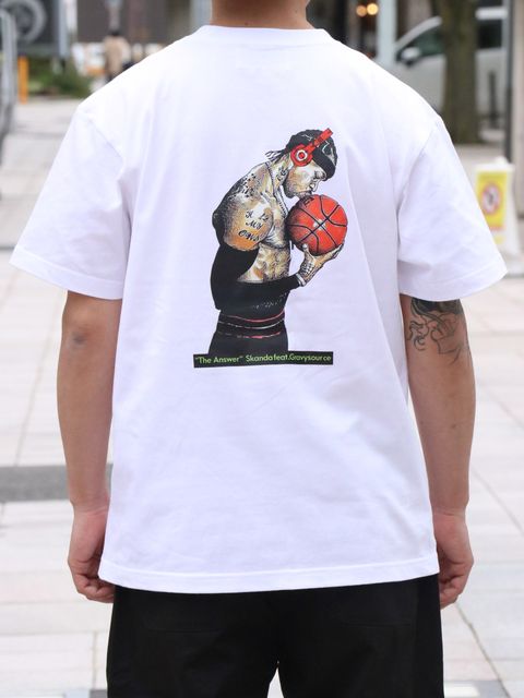 ”SKANDA×GRAVYSOURCE” W-NAME TEE (WHITE)