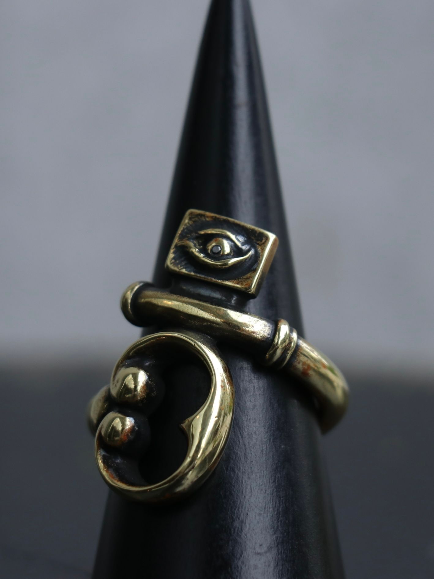 LOOKING EYE RING (BRASS×BLACK STONE）