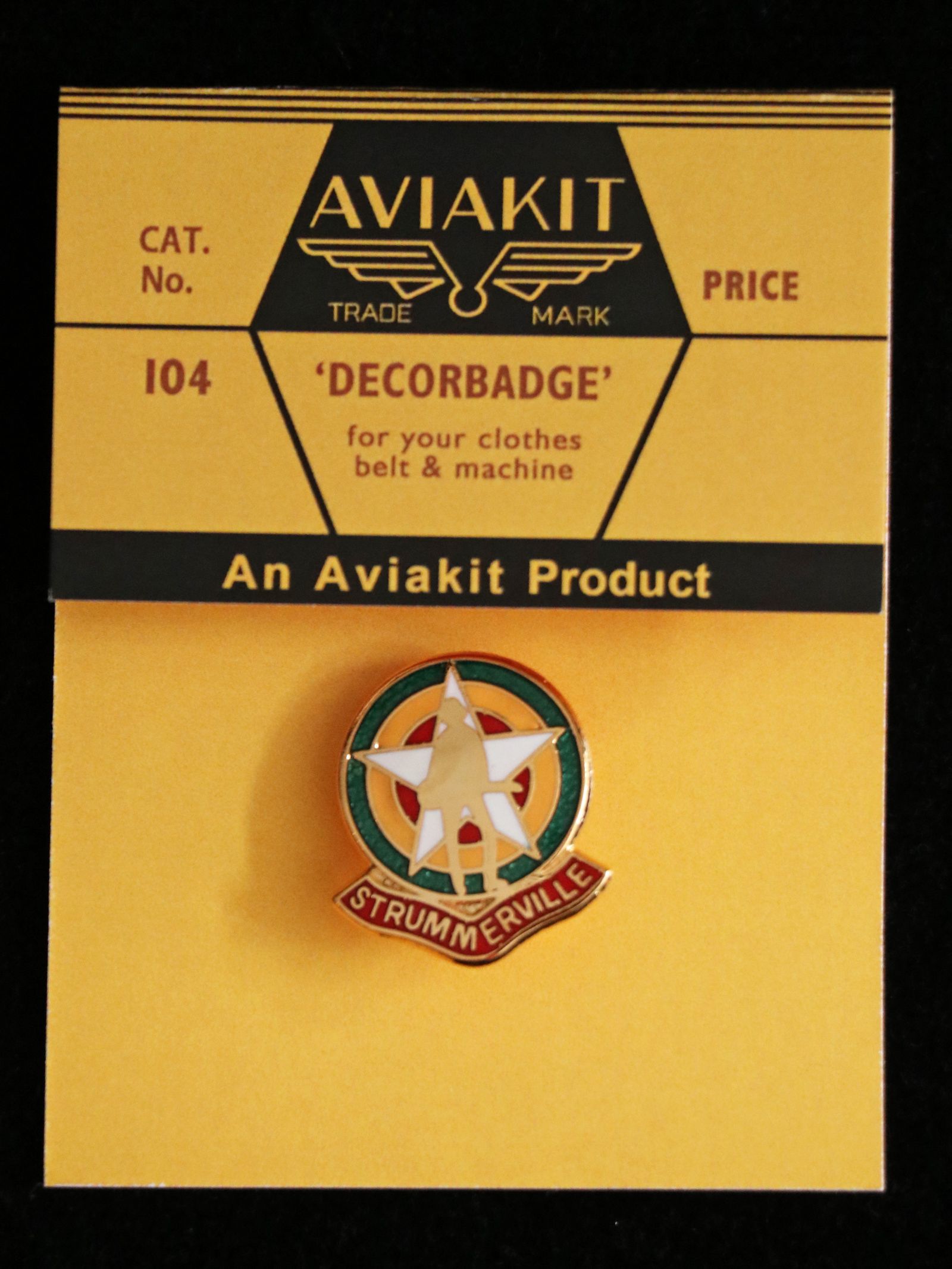 "STRUMMERVILLE" BADGE