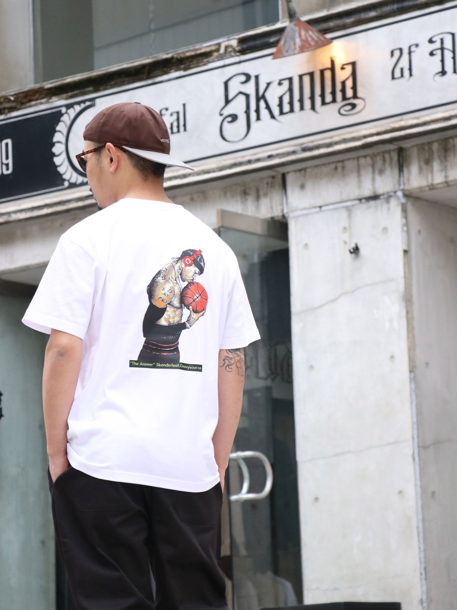 ”SKANDA×GRAVYSOURCE” W-NAME TEE (WHITE)