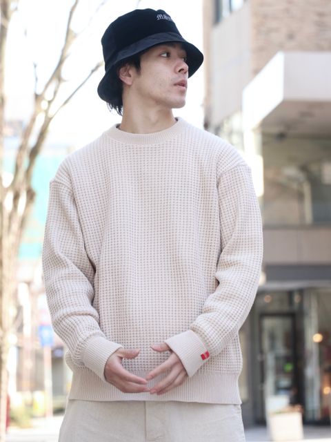 色、シルエットで感じる"春"