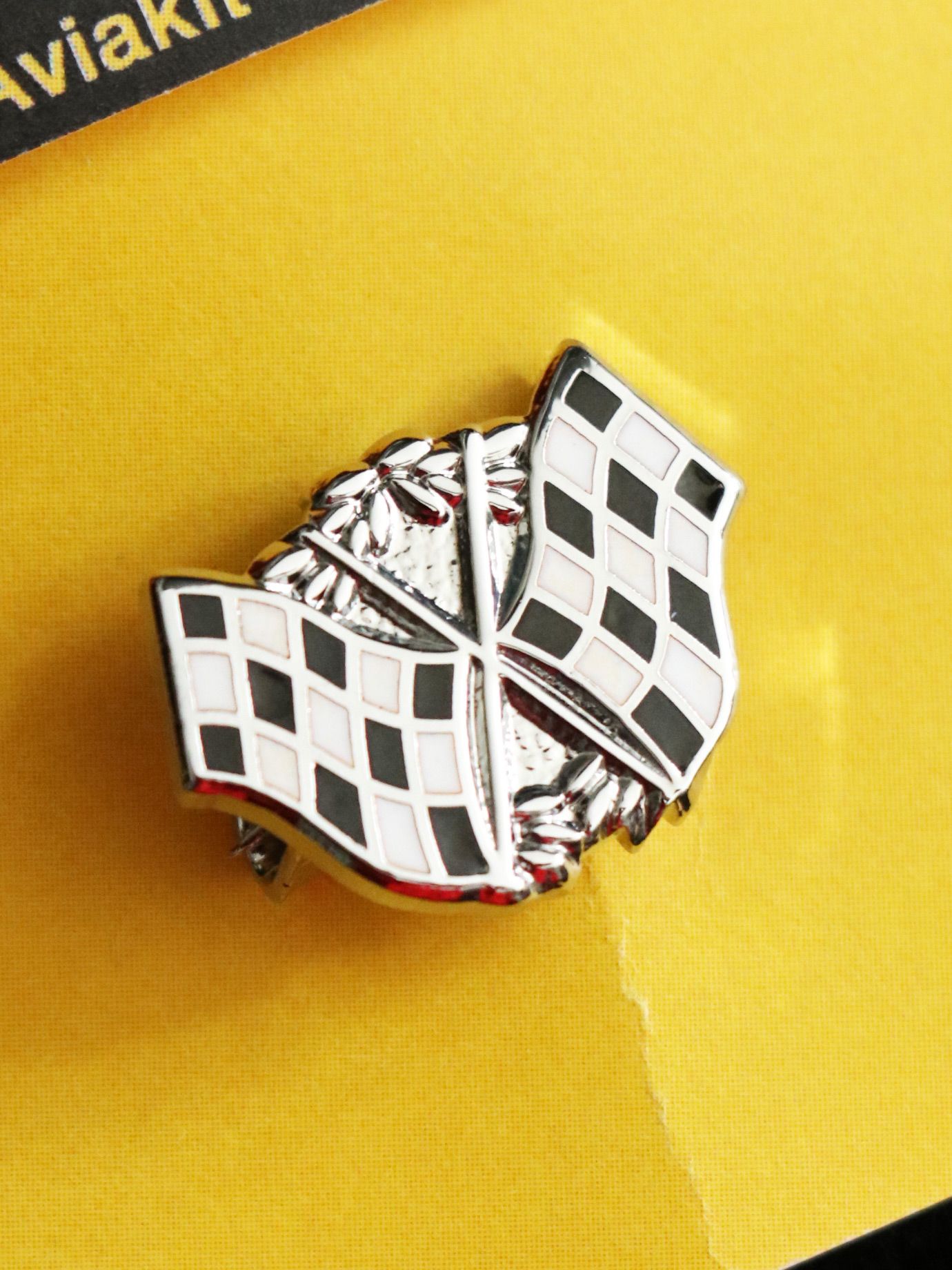 "2 CHECKERED FLAG" BADGE
