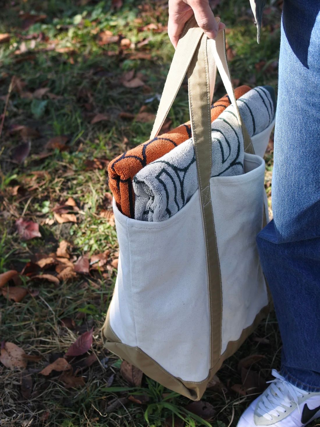 アイヌ文様の今治タオルブランケット (チカラカラペ - ダークグリーン×サンドベージュ)