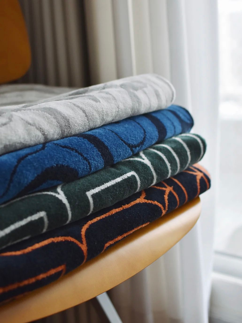 アイヌ文様の今治タオルブランケット (チカラカラペ - ダークグリーン×サンドベージュ)