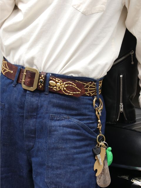 レザー×デニム×スタッズベルト