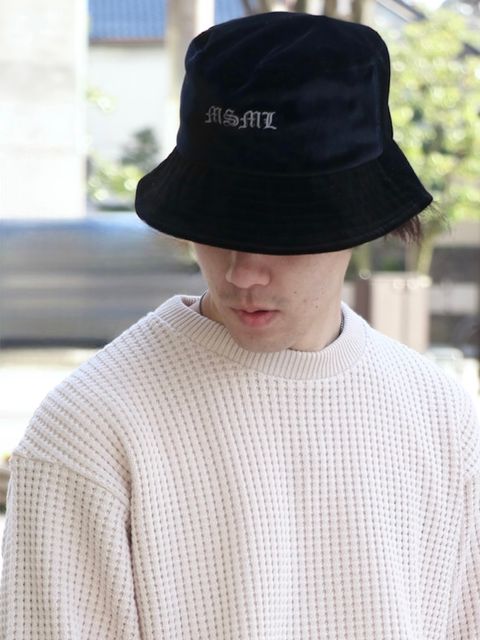 色、シルエットで感じる"春"