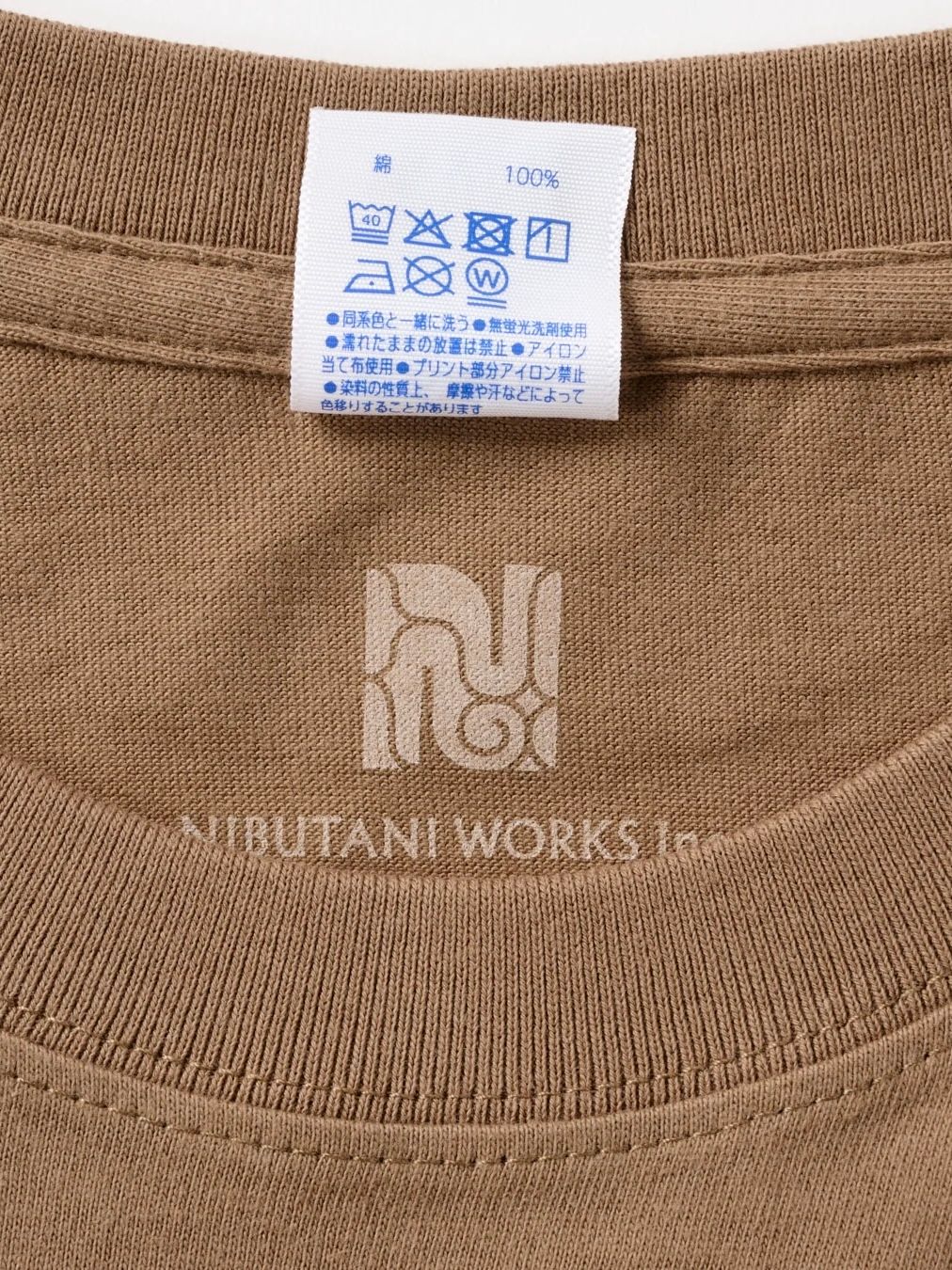 バックプリント長袖コットンTシャツ -cikarkarpe- (DARK CAMEL)
