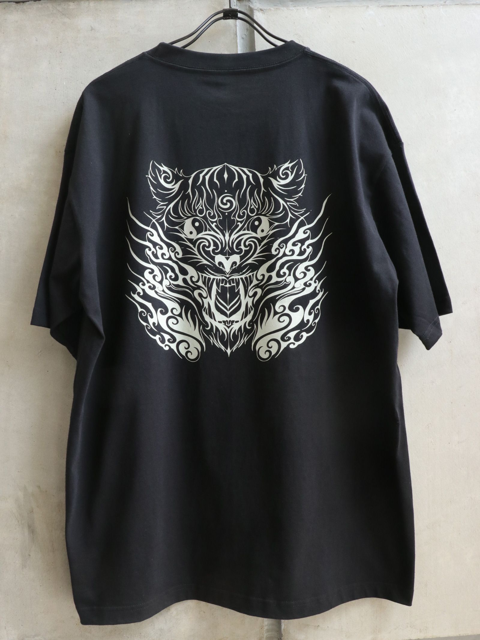 トライバル タイガーTシャツ (ブラック) / TRIBAL TIGER TEE