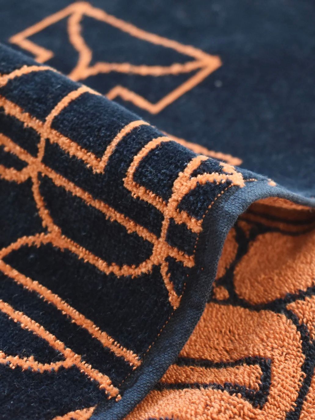 アイヌ文様の今治フェイスタオル (チカラカラペ - ネイビー×オレンジ)