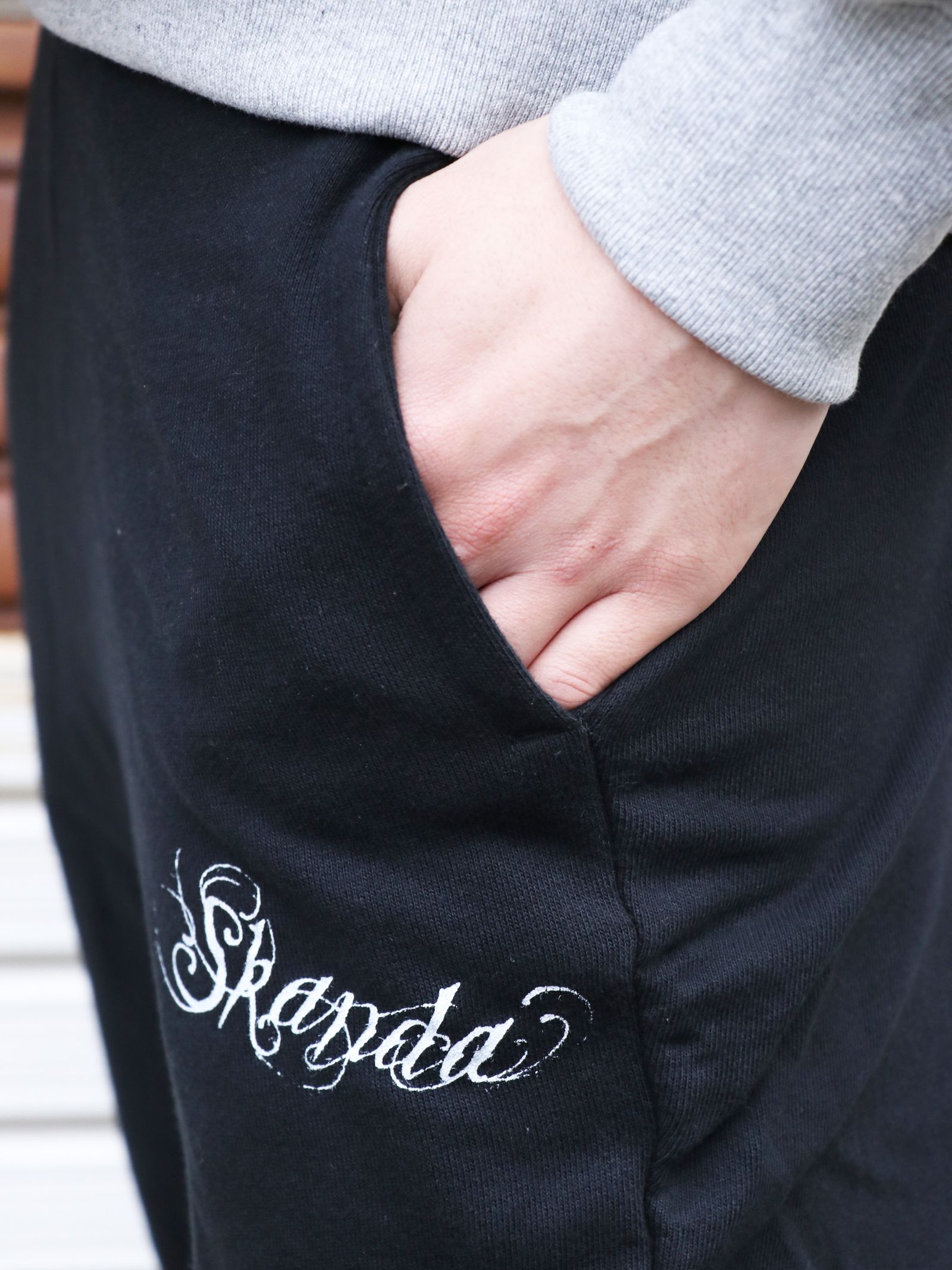 "SKANDA"スウェットパンツ (ブラック) / "SKANDA" SWEAT PANTS (BLACK)
