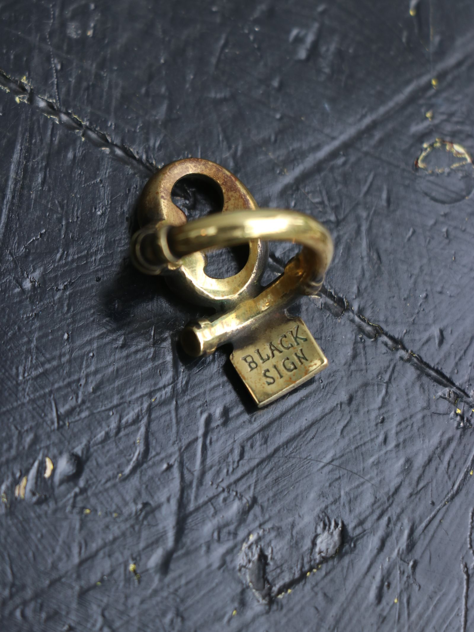 LOOKING EE RING (BRASS×CLEAR STONE）