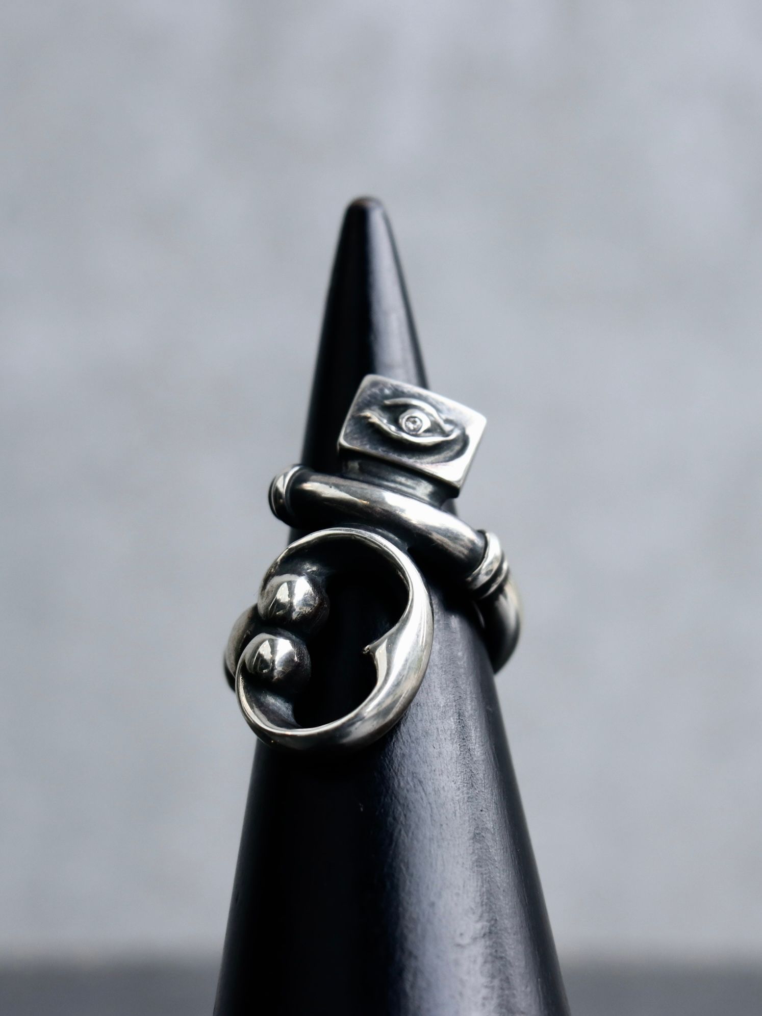 LOOKING EYE RING (SILVER925×CLEAR STONE）