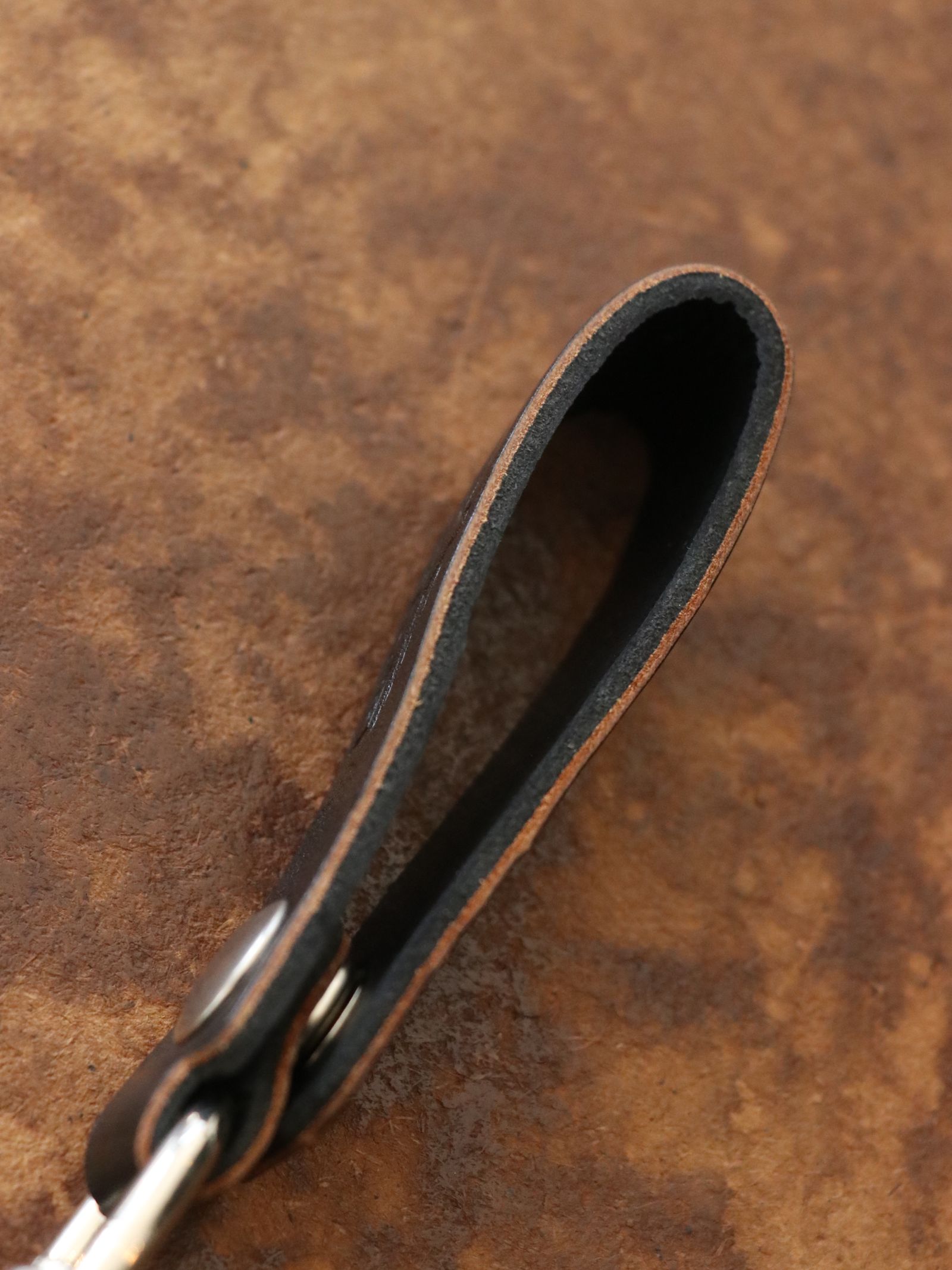 【限定発売】LEWIS LEATHERS BELT LOOP KEYRING MK2 VEGE COW (VEGE PLAIN×HORSE BLACK)