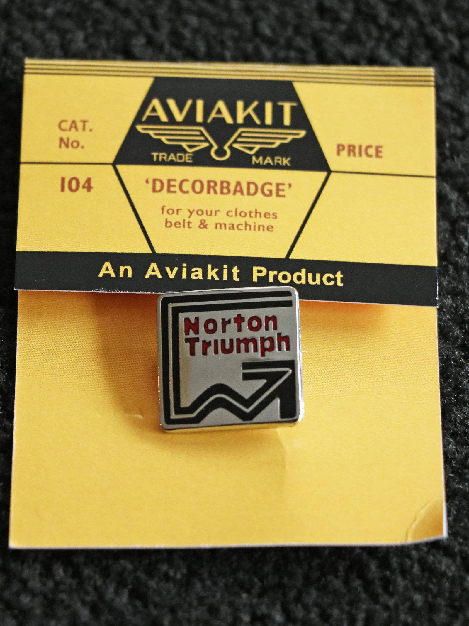 【即日発送可能】"NORTON TRIUMPH" BADGE