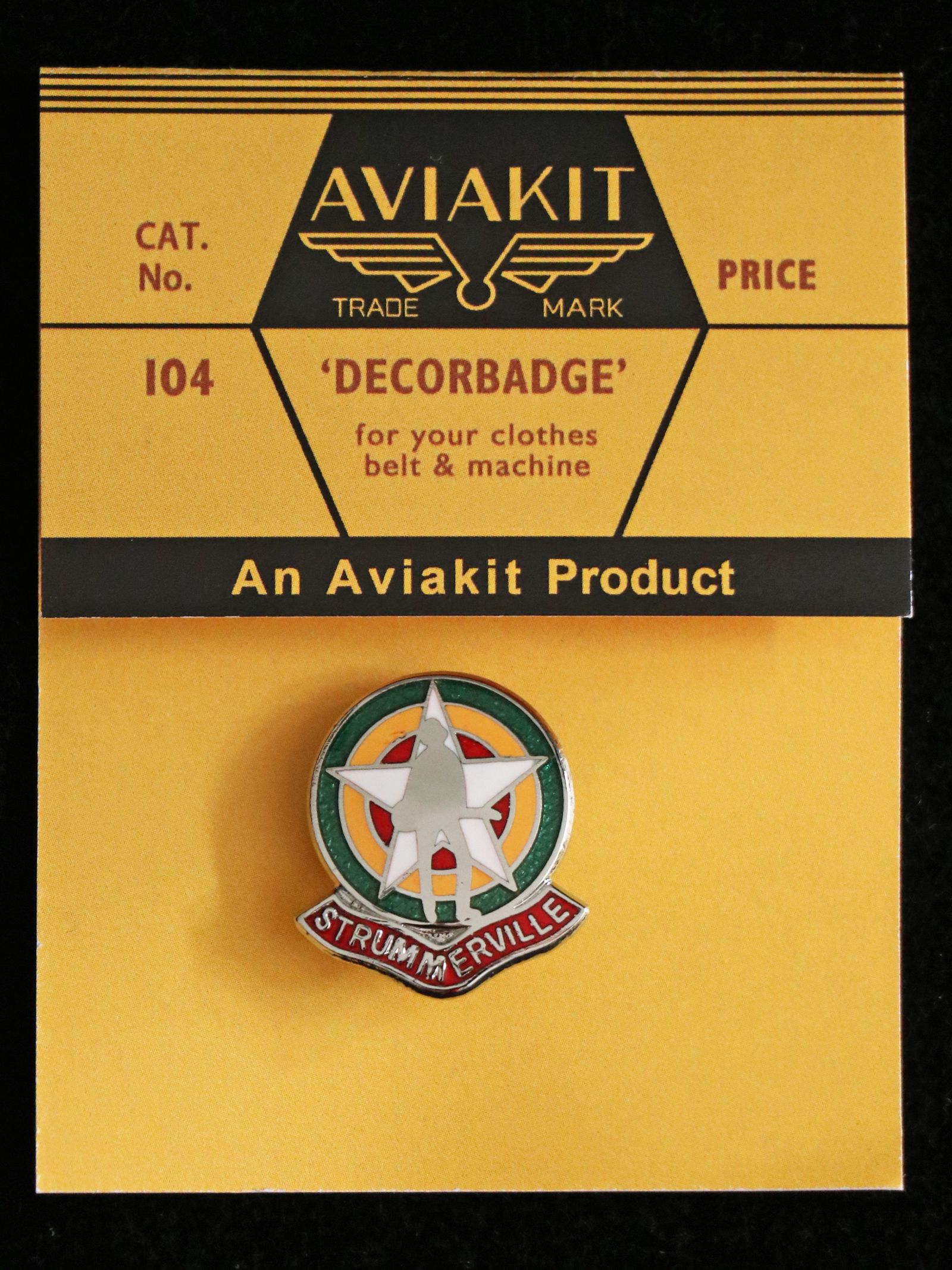"STRUMMERVILLE" BADGE