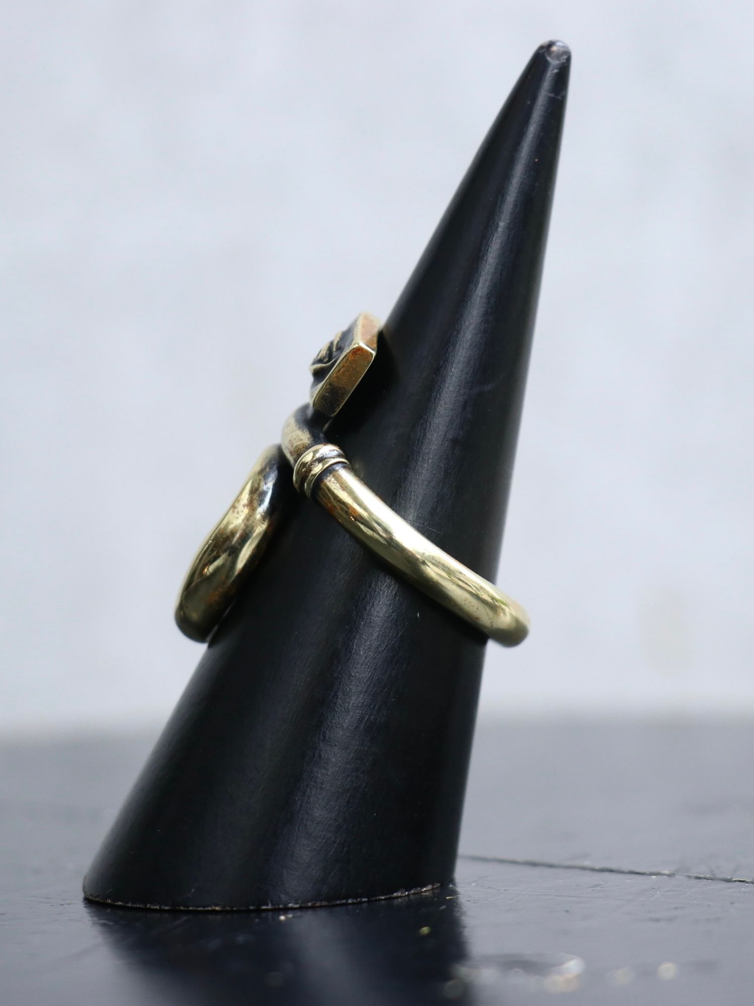 LOOKING EYE RING (BRASS×BLACK STONE）