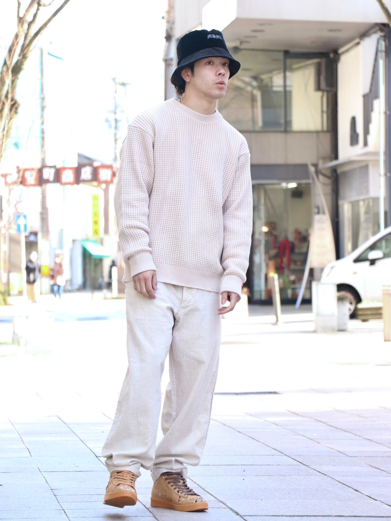 色、シルエットで感じる"春"