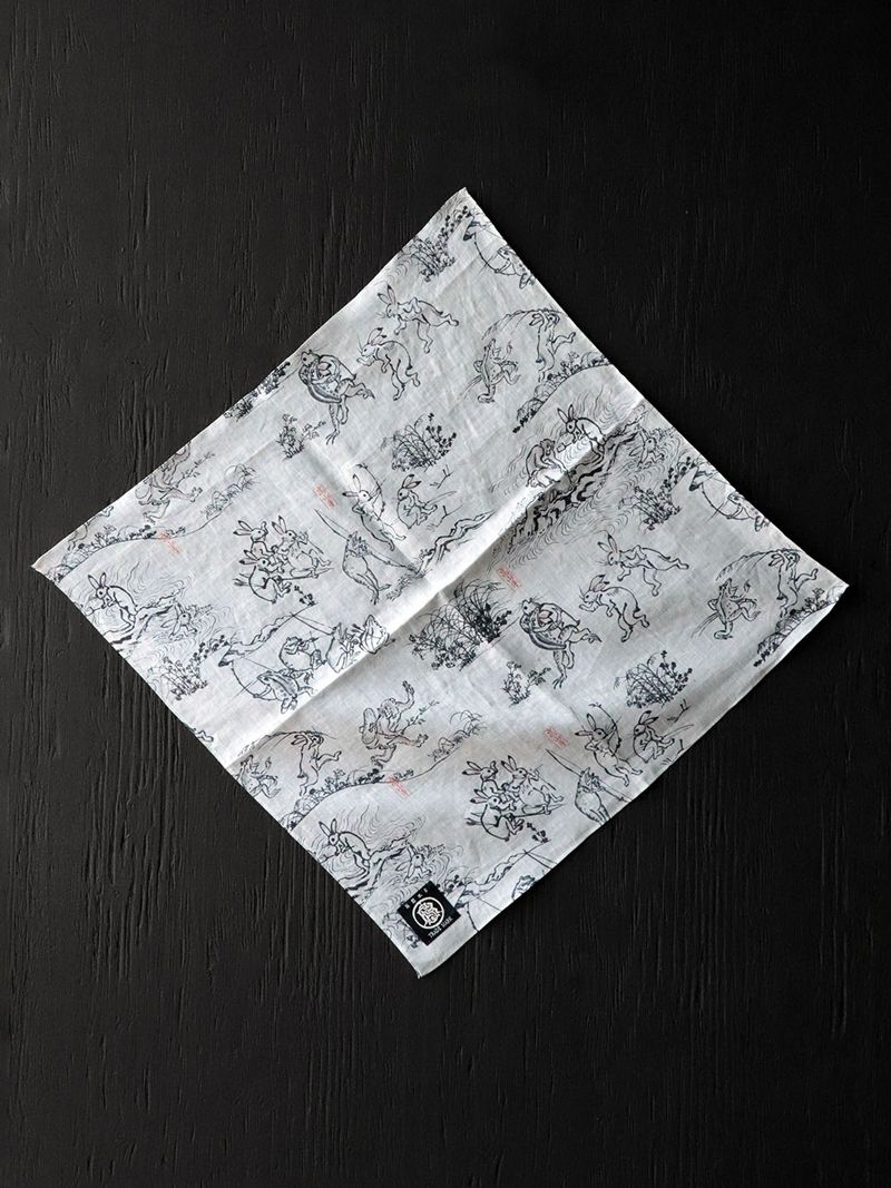 “PLAYING ANIMAL” HANDKERCHIEF (IVORY)