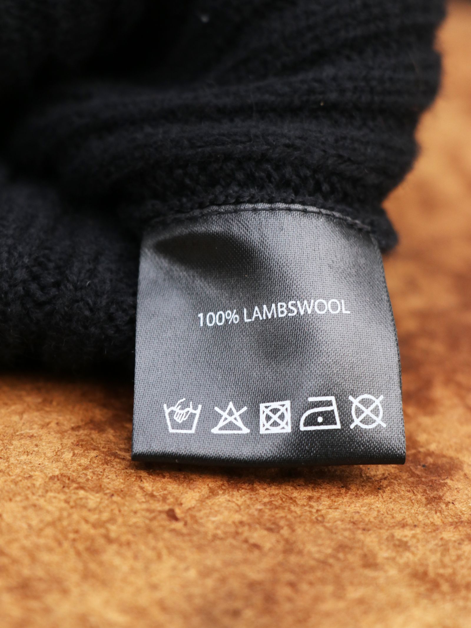 AVIAKIT KNIT HAT (BLACK)