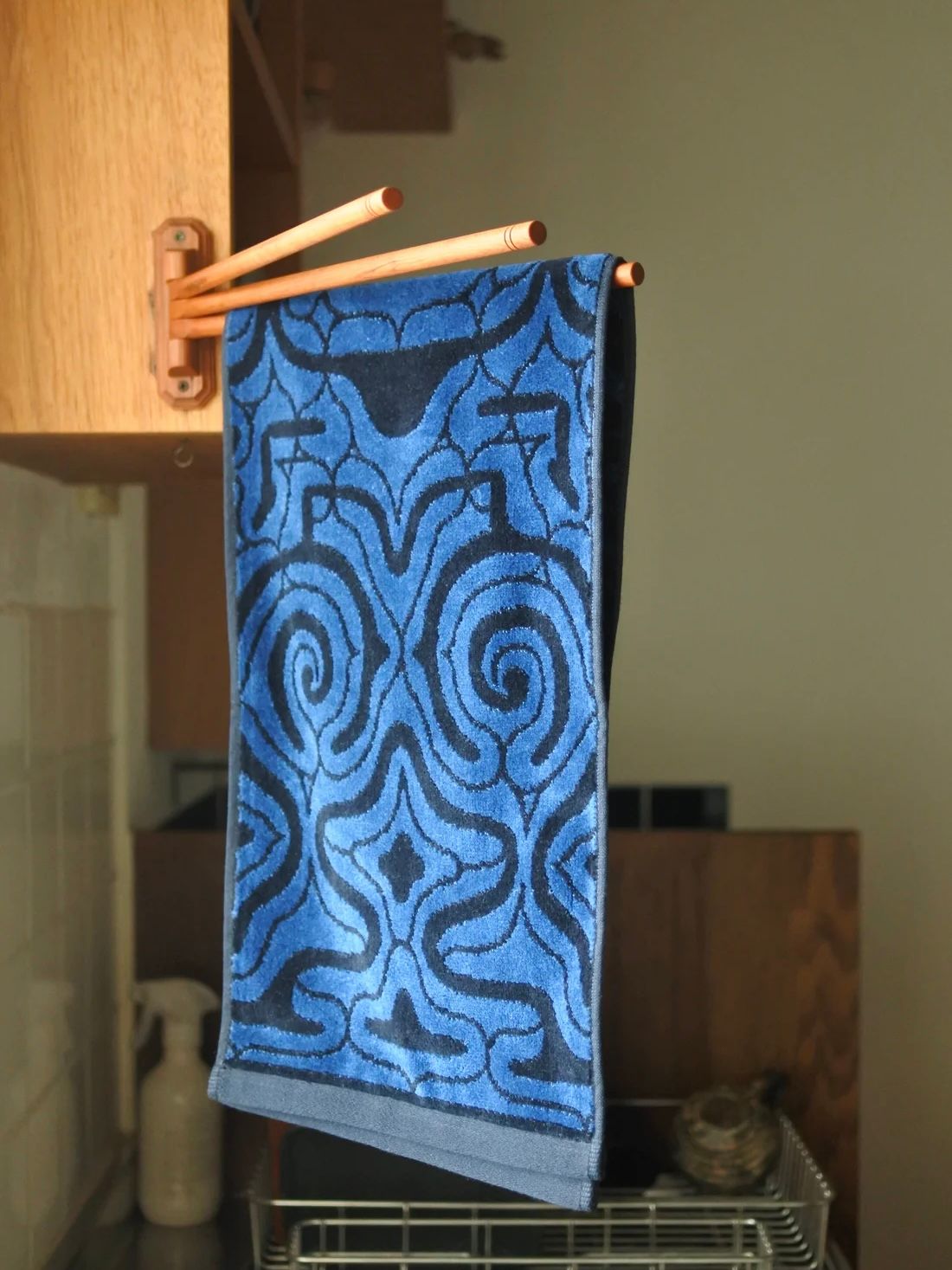 アイヌ文様の今治フェイスタオル (カパラミプ - ブルー×ネイビー)