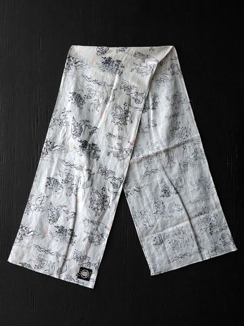 PLAYING ANIMAL” LONG SCARF (IVORY)
