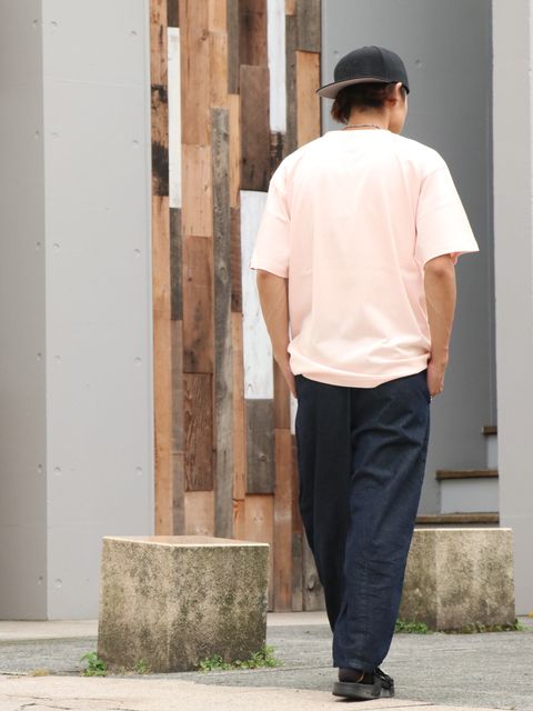 ゆったり動きやすいストリートコーディネート
