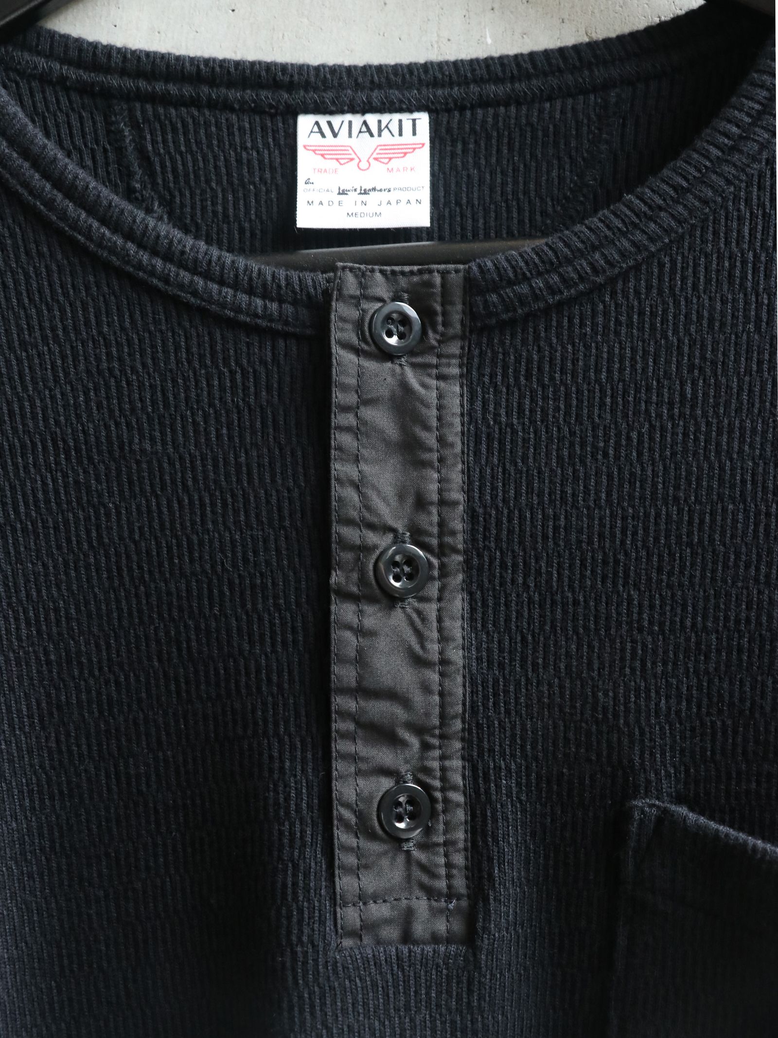 【即日発送可能】"AVIAKIT WAFFEL" T-SHIRTS HENLEY NECK (BLACK)
