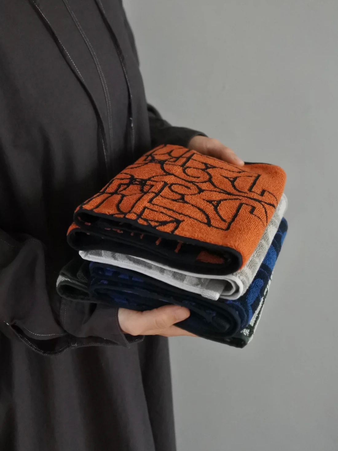 アイヌ文様の今治フェイスタオル (カパラミプ - ブルー×ネイビー)