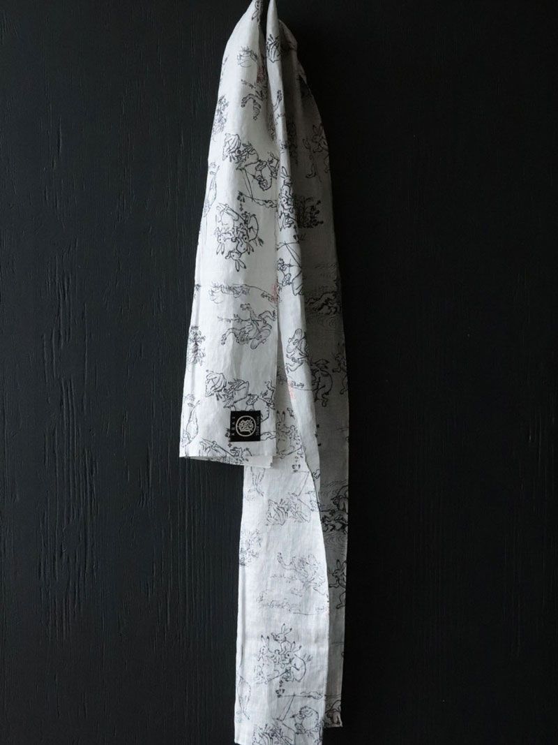 PLAYING ANIMAL” LONG SCARF (IVORY)