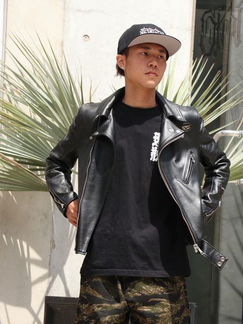 Lewis Leathersのライダースをミリタリーとストリートで