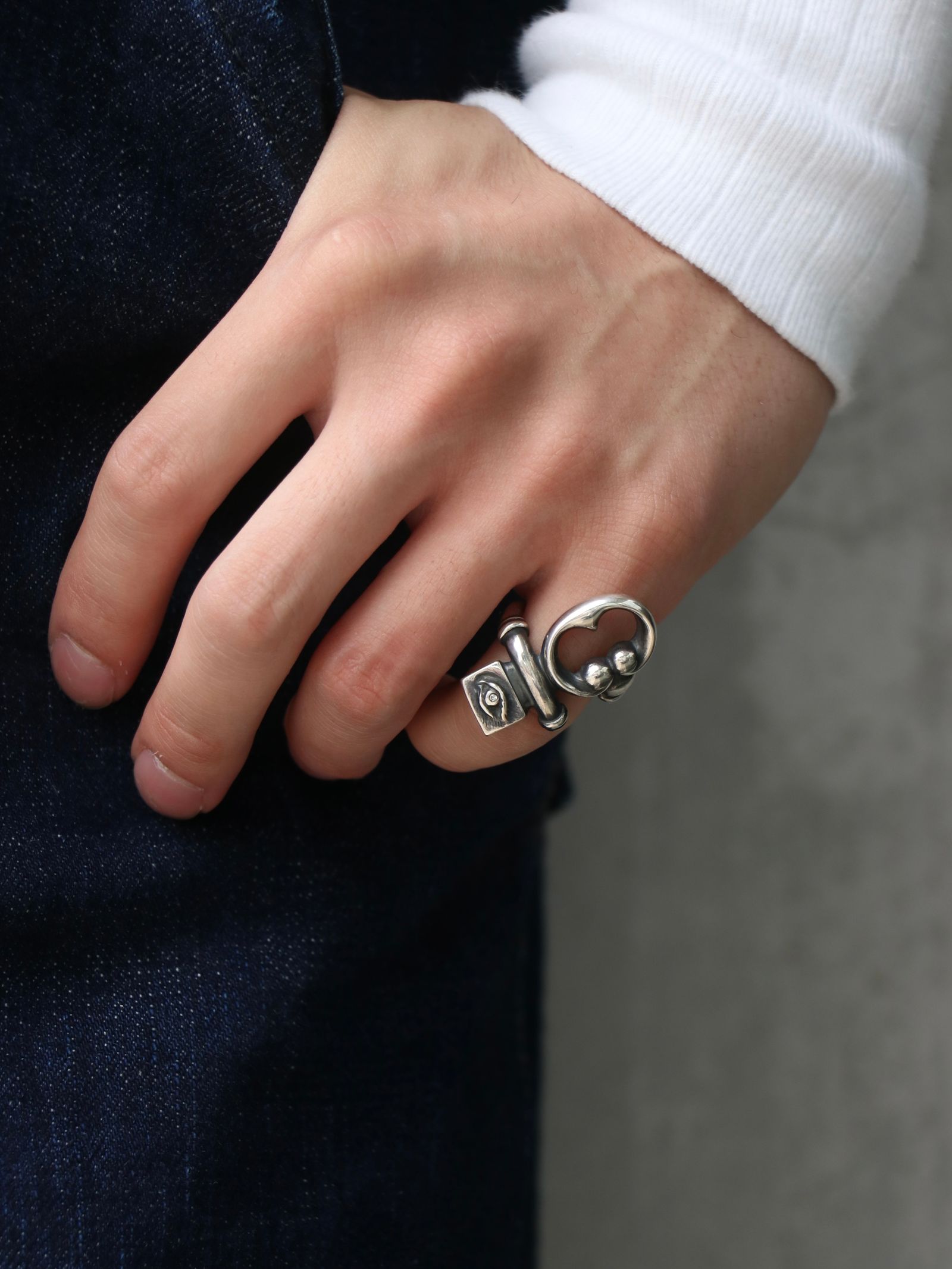 LOOKING EYE RING (SILVER925×CLEAR STONE）