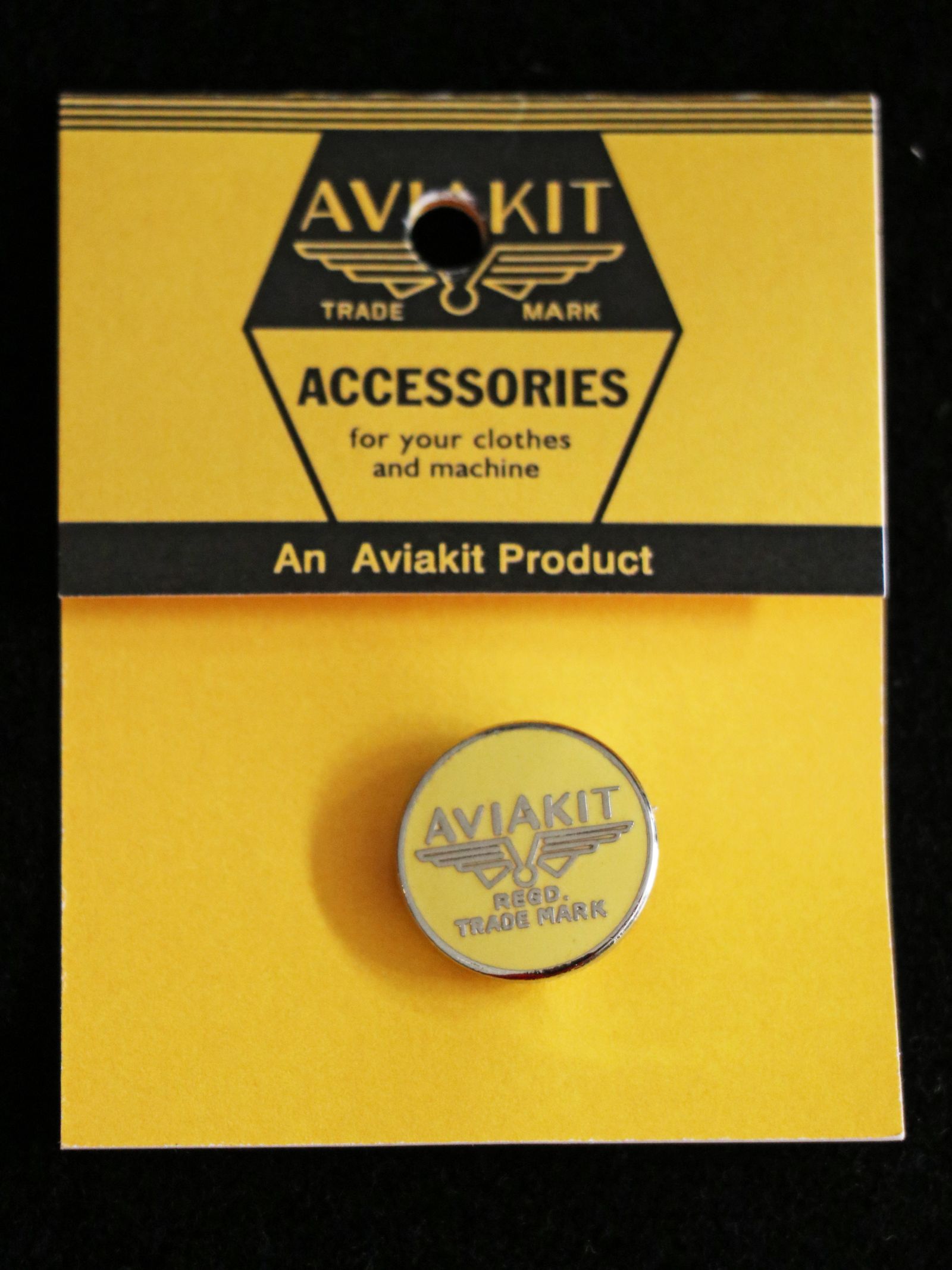 【即日発送可能】"AVIAKIT" BADGE