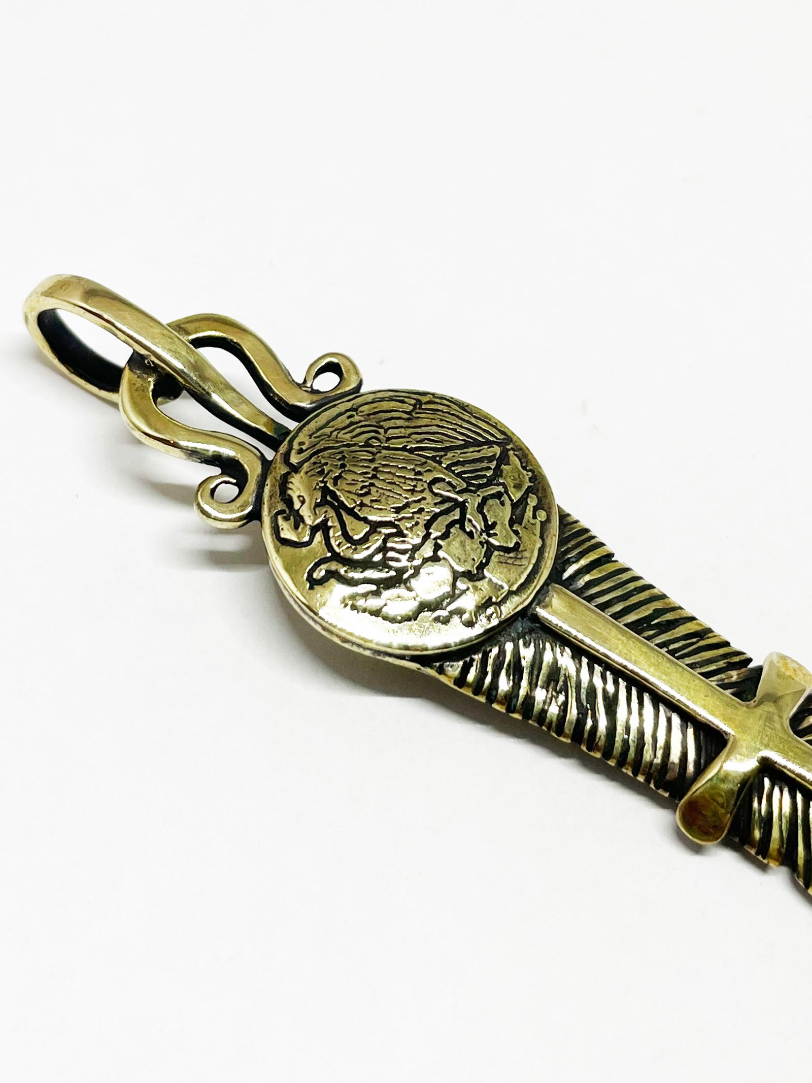 AGUILA MEXICANA FEATHER (LARGE) (BRASS)