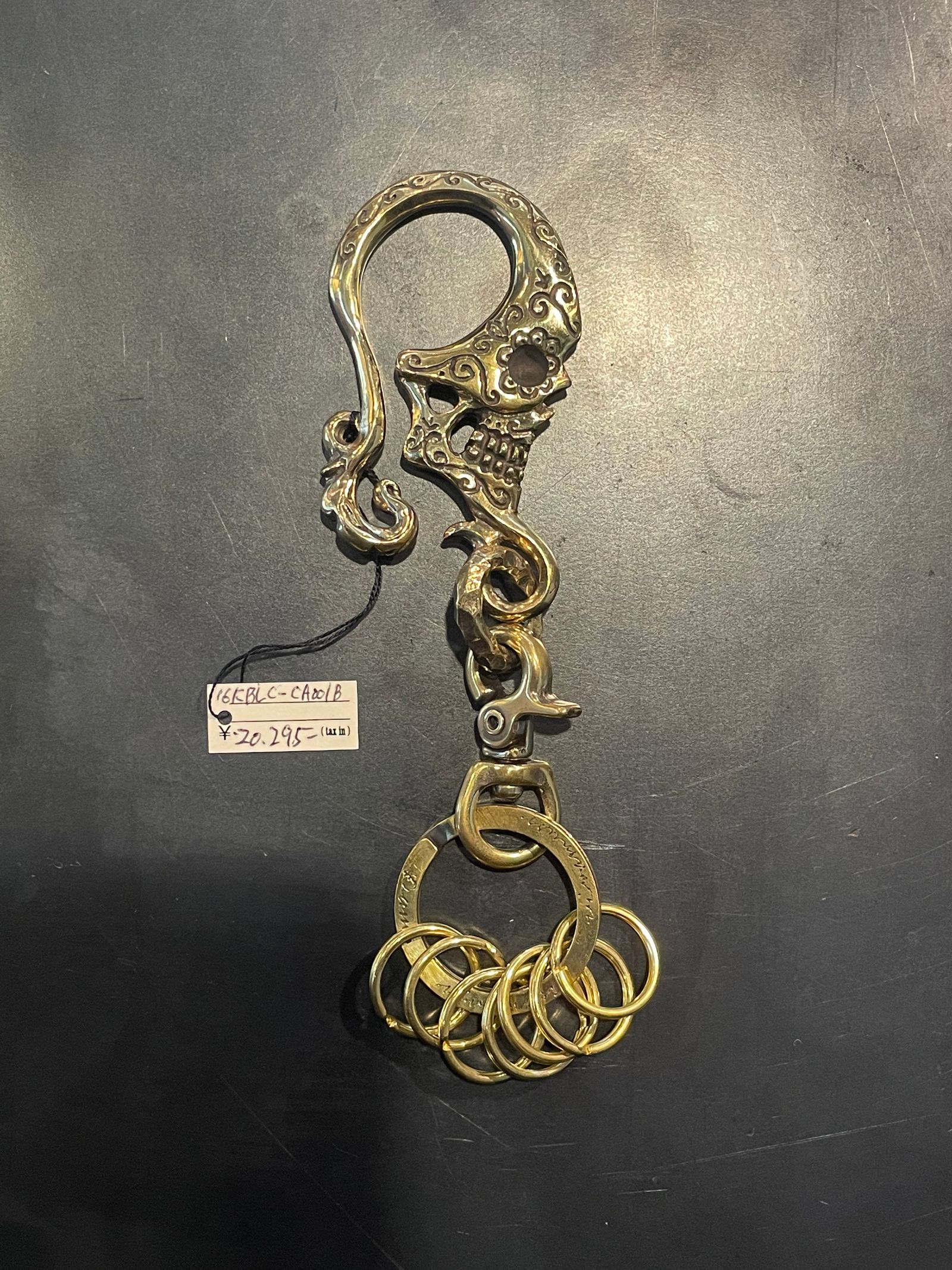 CALAVERA KEYHOLDER (BRASS)