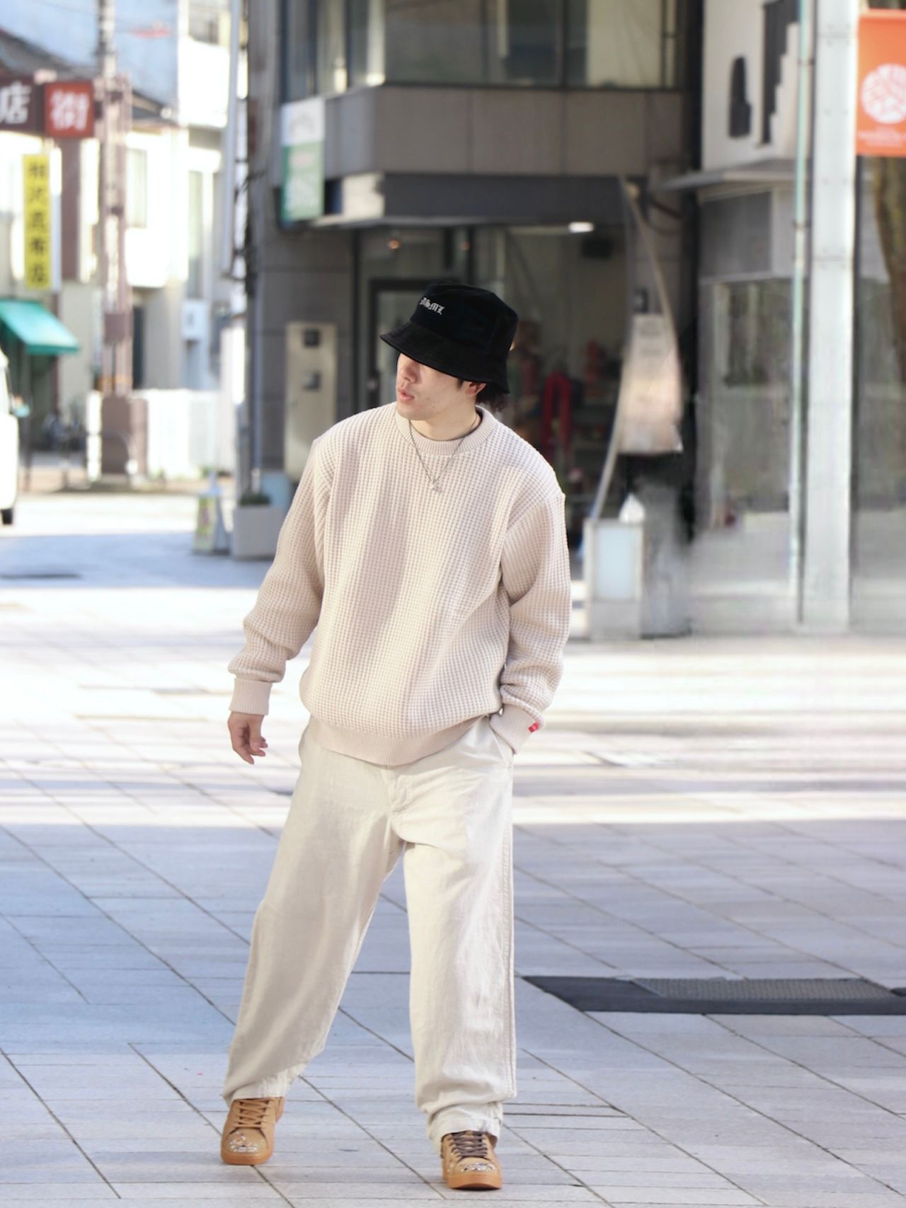 色、シルエットで感じる"春"